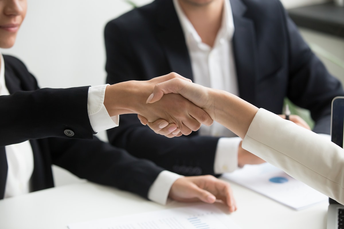 Distributor handshake
